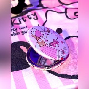 Hello kitty mirror💗